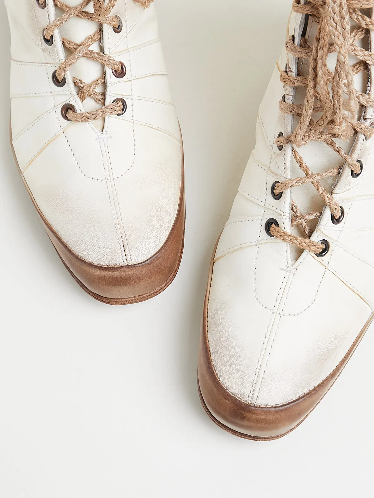 Oval Shape Leisure Shoes in Dirty Ivory