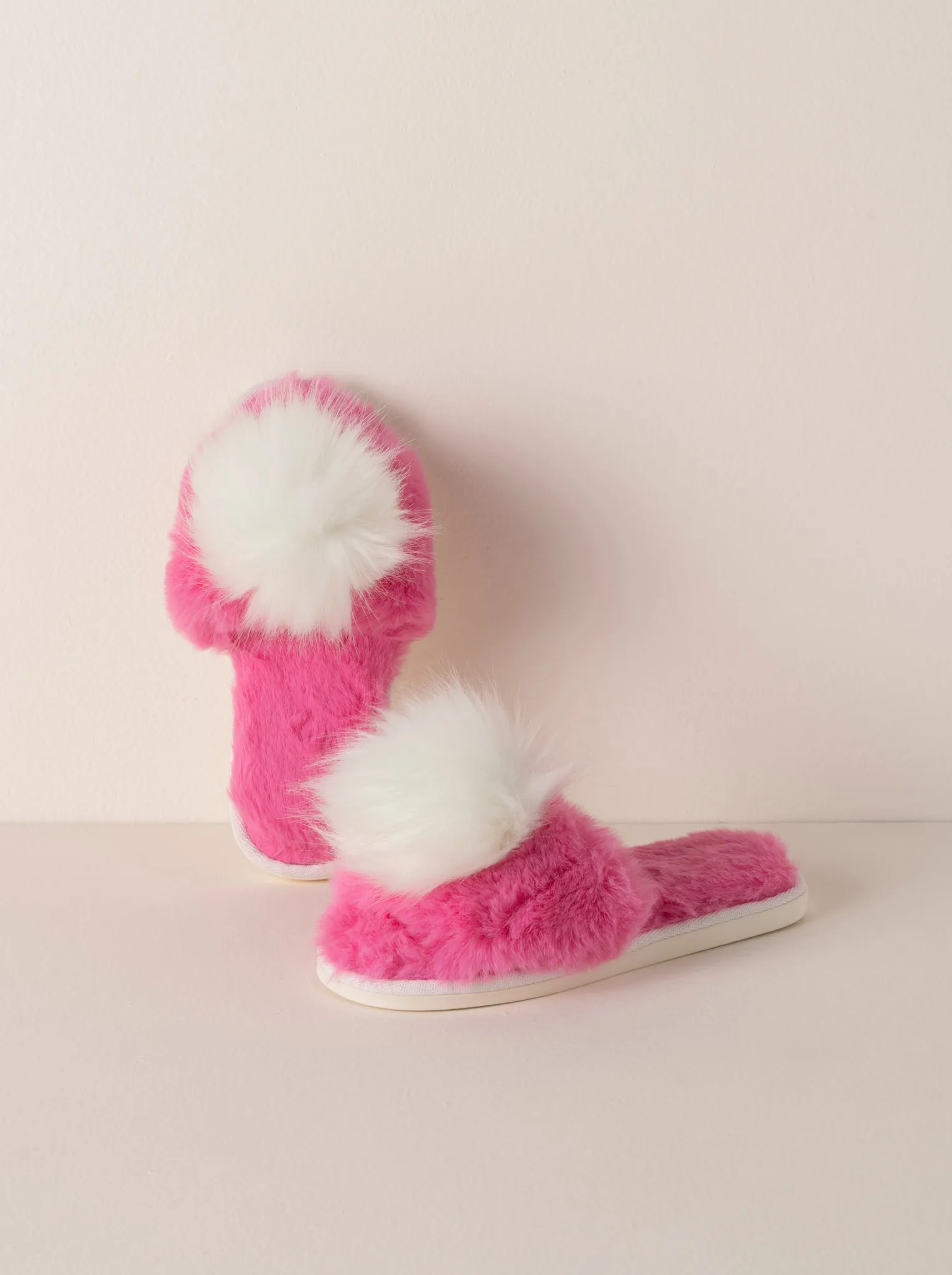 Shiraleah Amor Slippers, Magenta