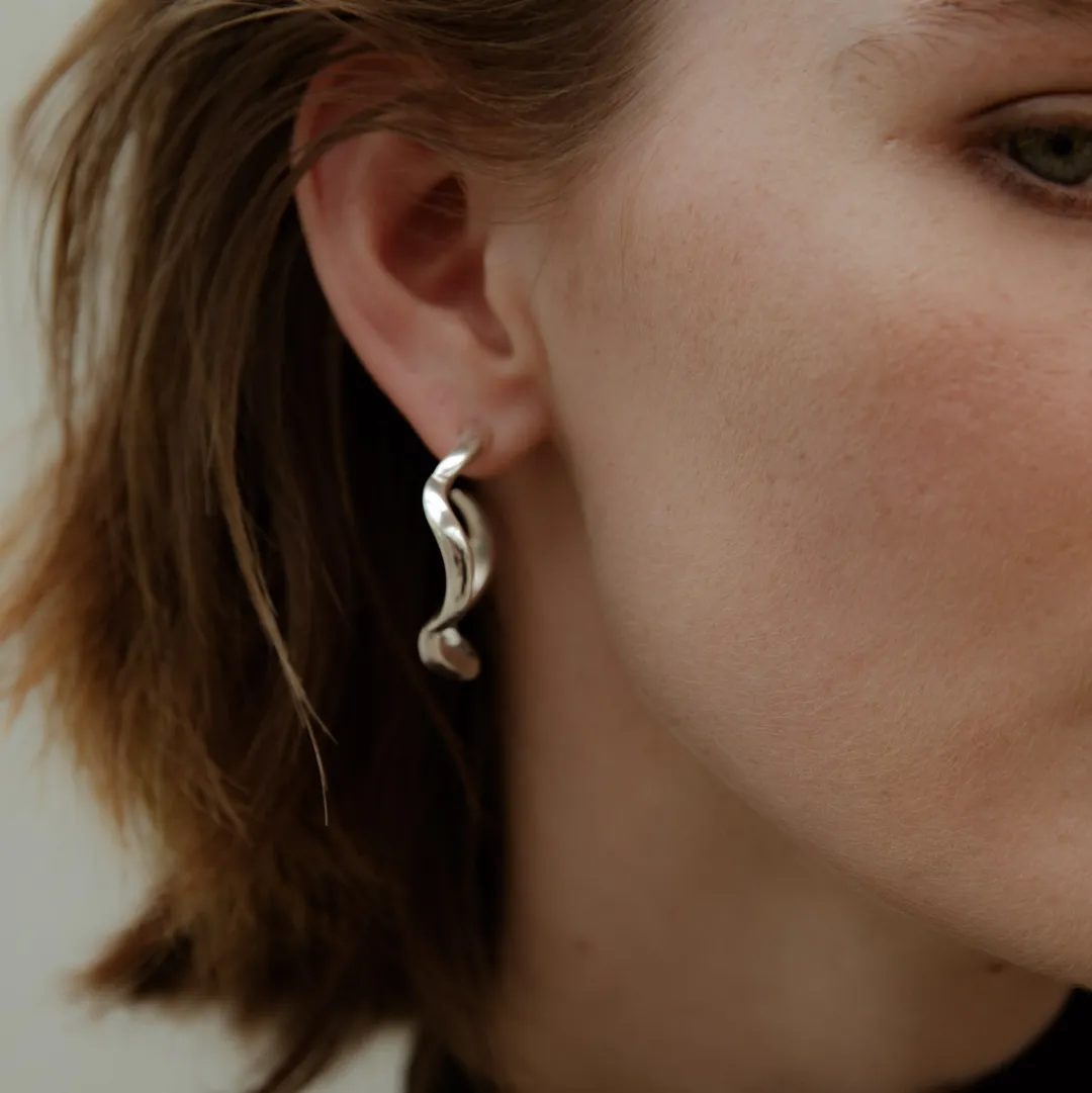 Wave Hoop Earrings - Large 35mm