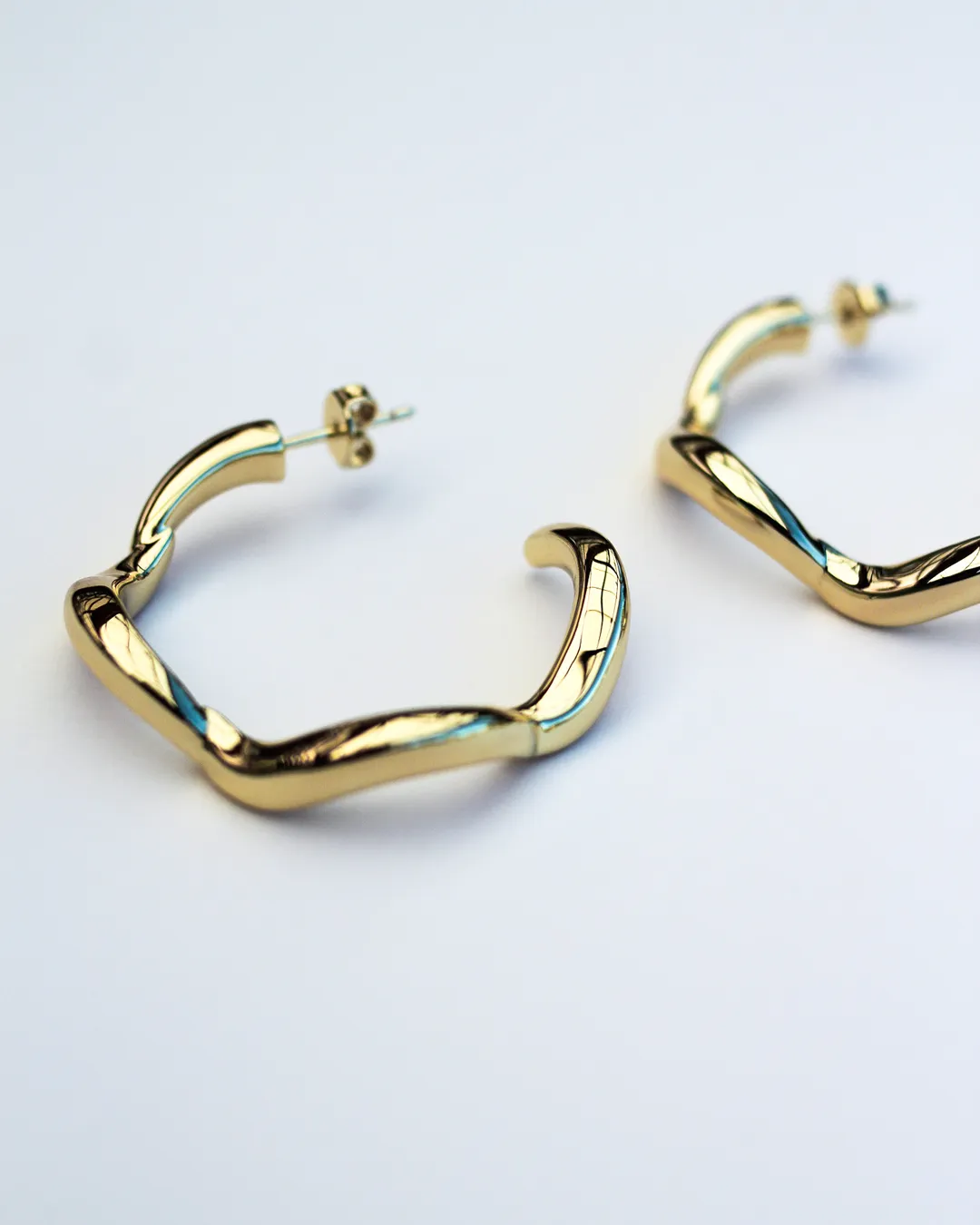 Wave Hoop Earrings - Large 35mm